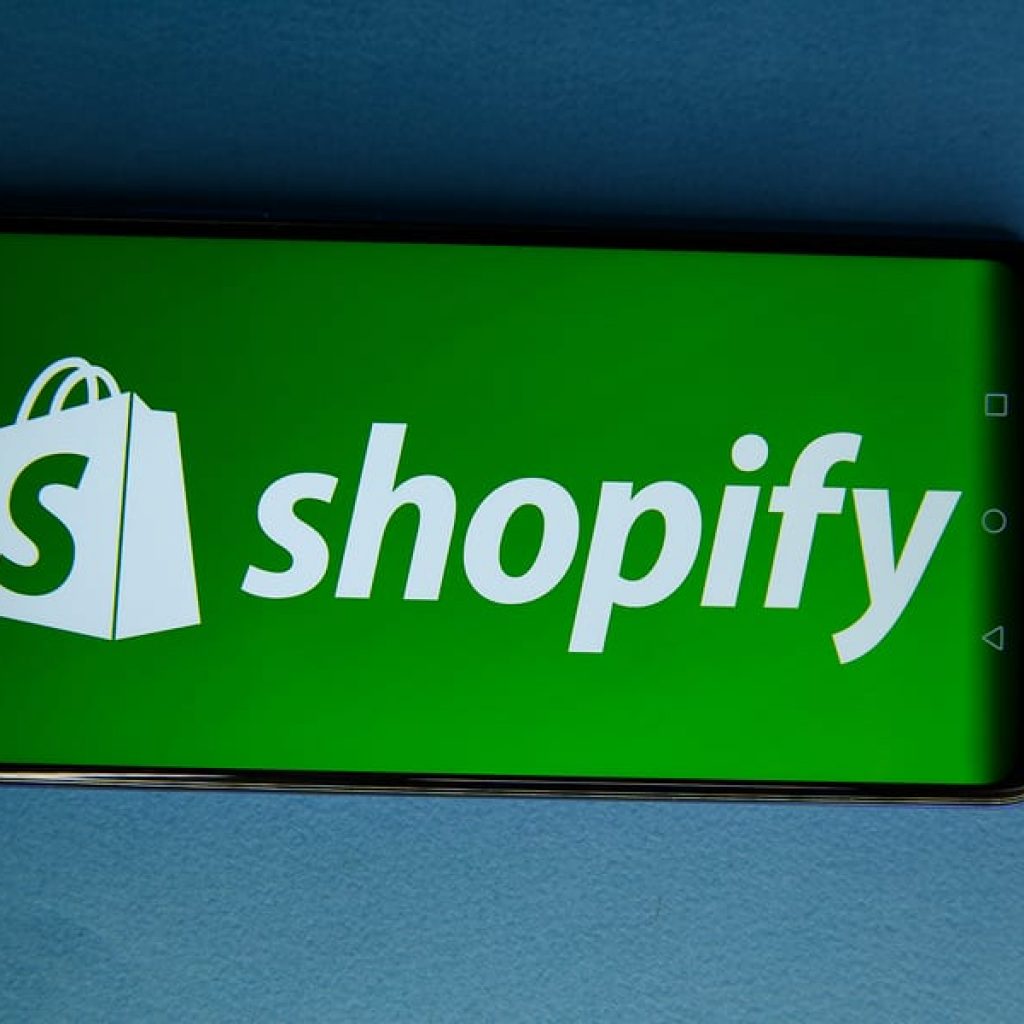 This article will guide you on how to manage shipping on Shopify and optimize your e-commerce business for success.